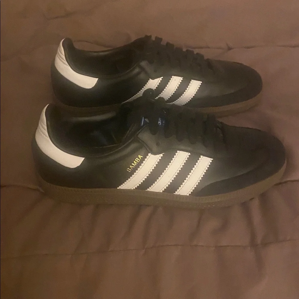 Adidas women’s Black Sneakers with White Stripes size 7 New without box - Picture 2 of 3